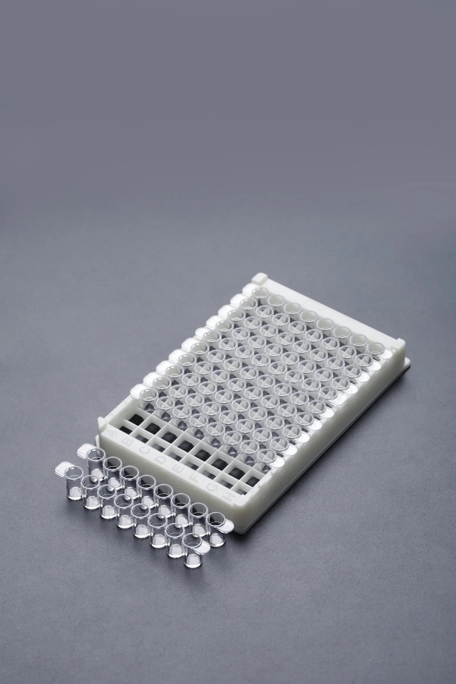 96-Well-ELISA-Platte | Hohe und mittlere Bindung | F-Boden | 8-Well-Streifen innoME GmbH